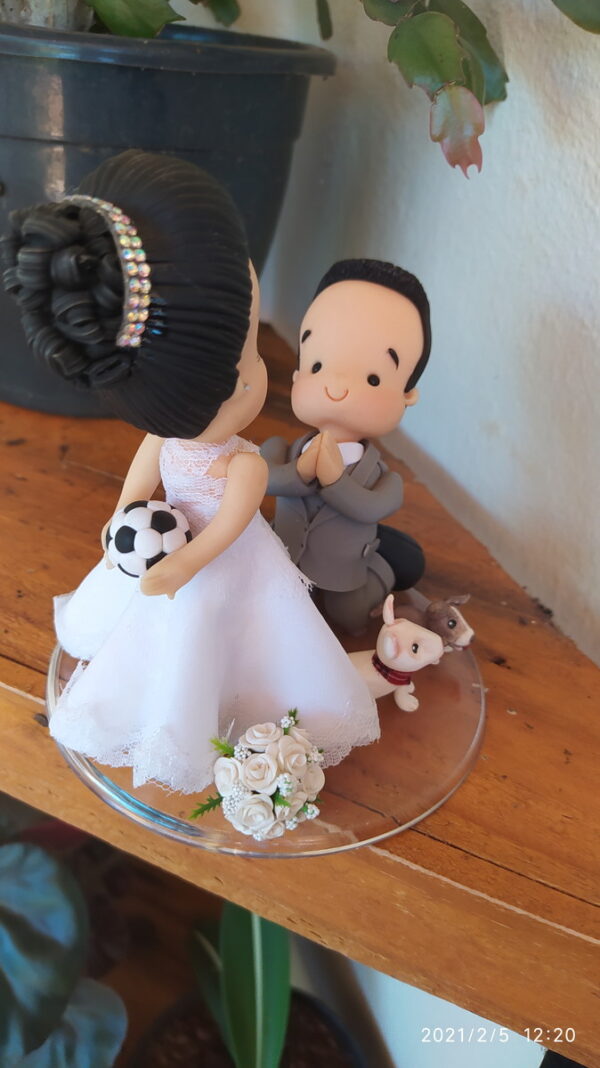 Noivinhos topo de bolo personalizado futebol - Imagem 3